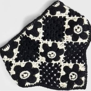 NWOT Crochet Smiley Flower Headscarf